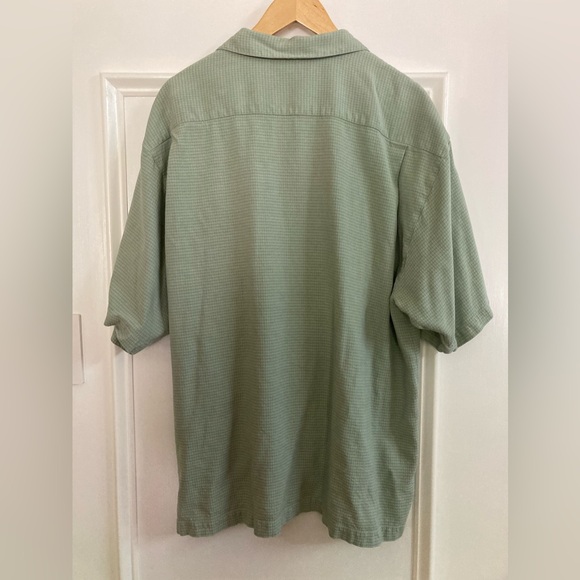 Tommy Bahama 100% Silk Short Sleeve Button Down - Picture 4 of 4